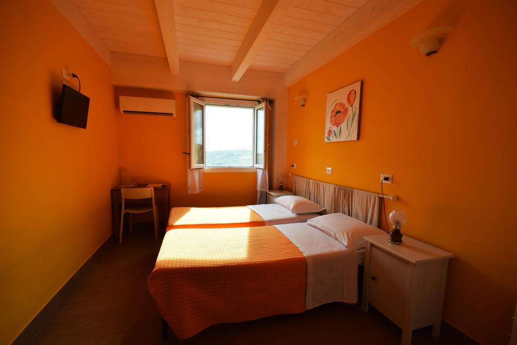 Agriturismo Al Rifugio Divino Belvedere Ostrense Ngoại thất bức ảnh